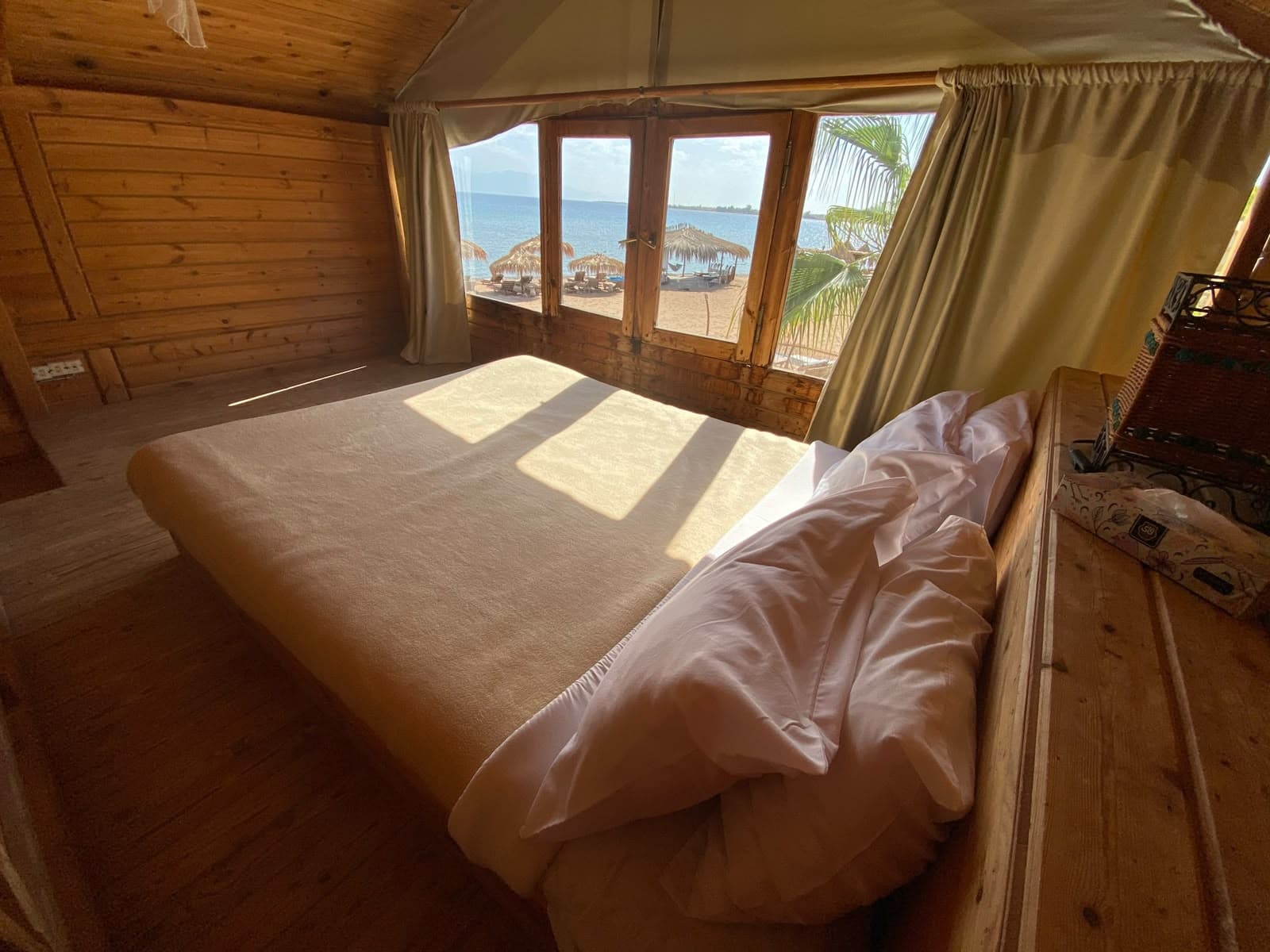 Bed overlooking the sea at Nuweiba Lodge